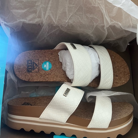 Reef White Tan Sandals Comfortable Beachwear - Picture 4 of 6